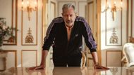 First look at Jeff Goldblum as Zeus in 'Kaos' | Image Source: Netflix